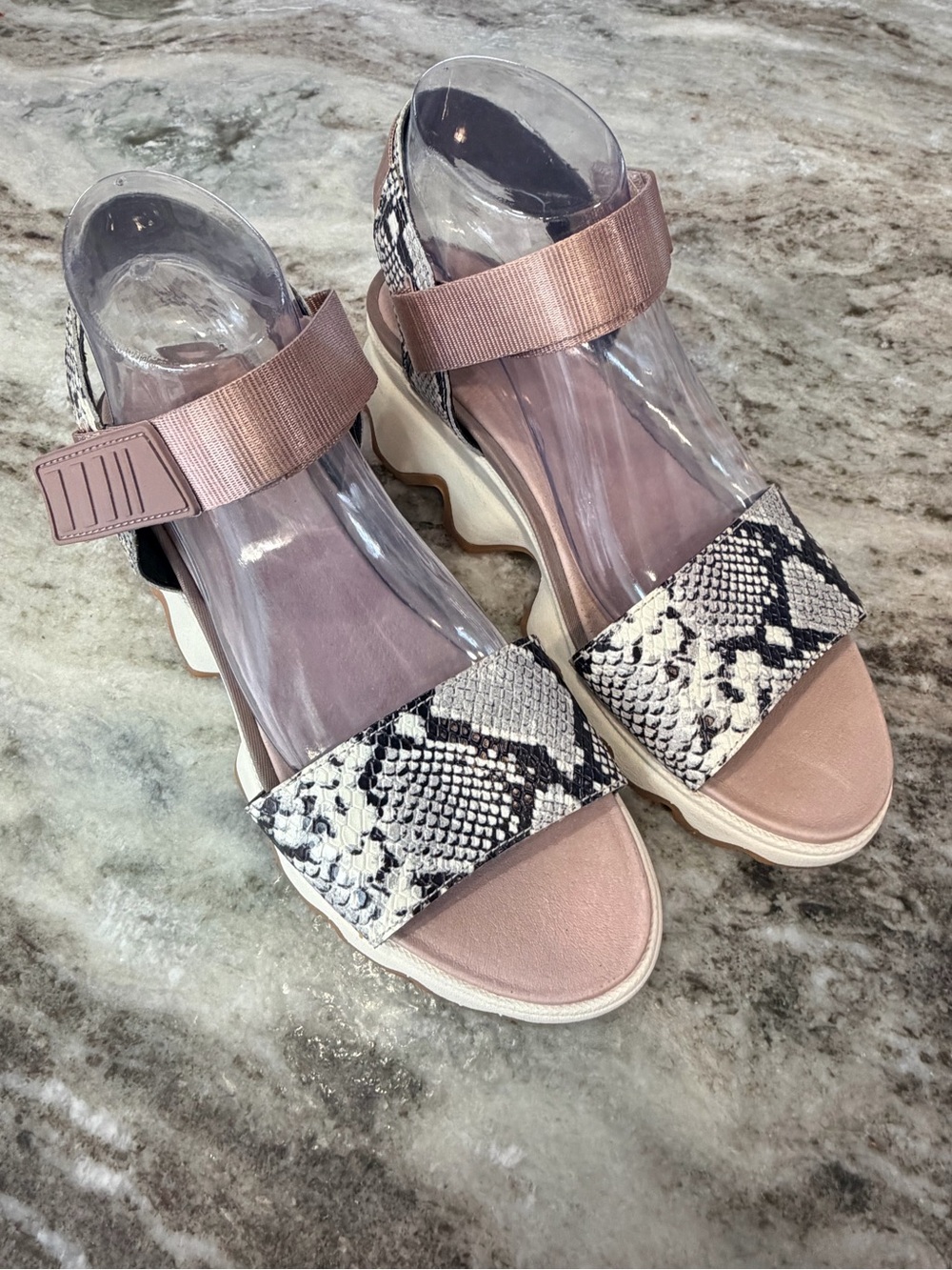 Sorel Kinetic Mauve Sandals Snake Print Size 9
